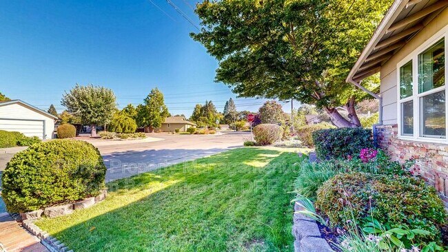 Building Photo - 1827 Creekside Rd