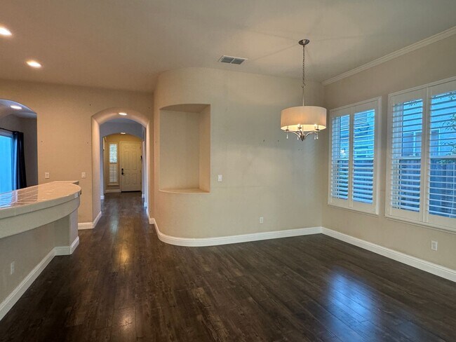 Building Photo - CLEAN AND SPACIOUS ONE STORY, 3 BED, 2 BATH, 2 CAR GARAGE IN WEST SACRAMENTO