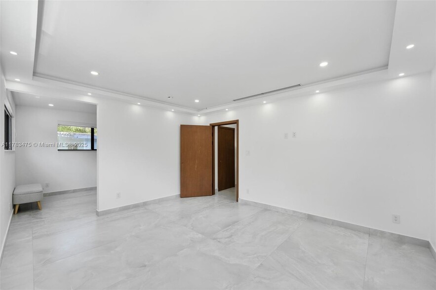 Building Photo - 3000 Riverland Rd