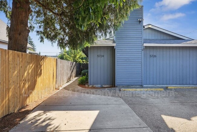 Primary Photo - 5726 SE 83rd Ave