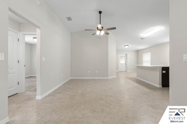 Building Photo - 734 Flora St