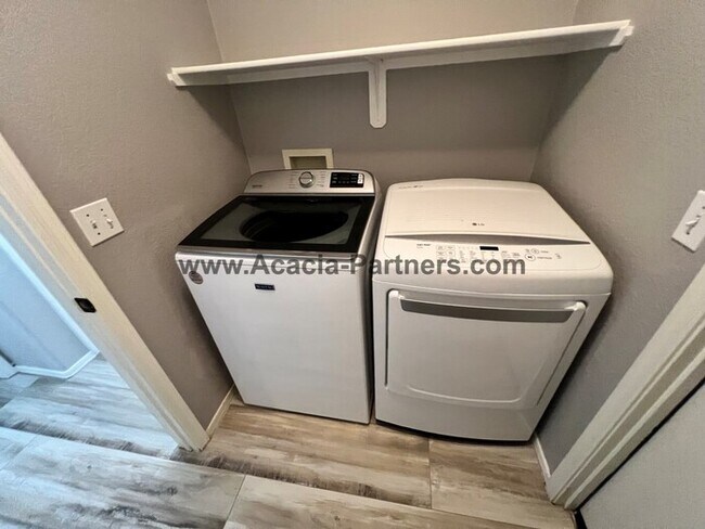 Building Photo - Three Bedroom home in Rancho Escondido