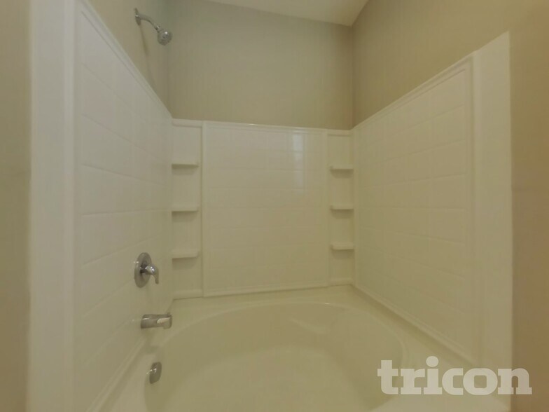 Building Photo - 14875 N 177th Ave