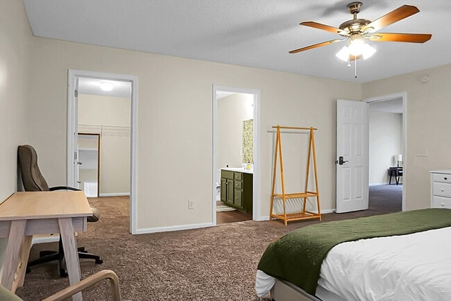 Building Photo - 124 Larkspur Dr