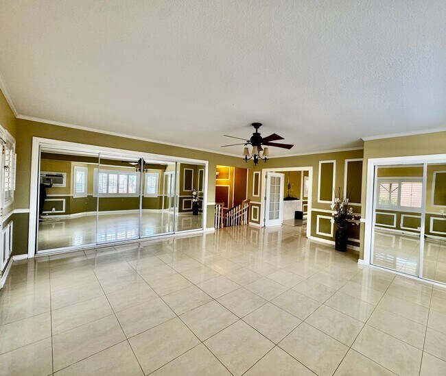 Building Photo - Available now | A 4 Bedroom, 2 Bathroom Si...