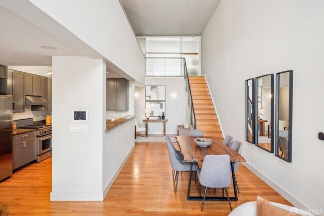 Building Photo - 142 Russ St