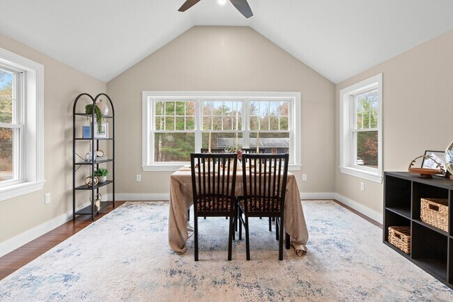 Building Photo - 123 Pond St