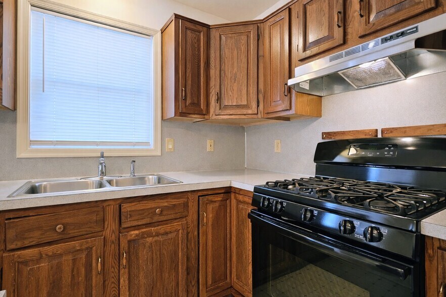 Building Photo - 83 Brookfield Rd