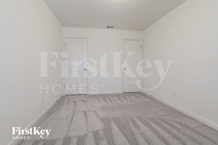 Building Photo - 135 Knightsbridge Ln