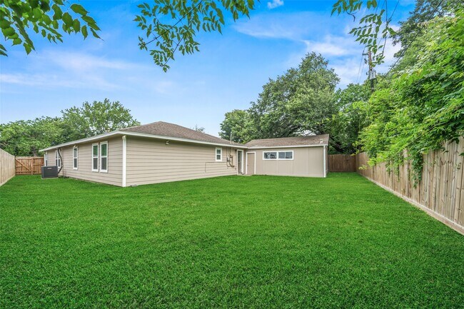 Building Photo - 5755 Belvedere Dr