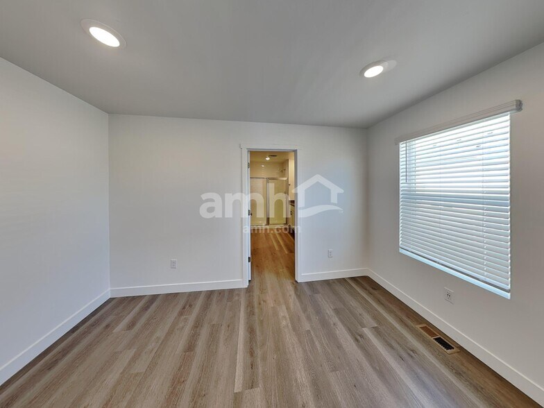 Building Photo - 4727 85th Dr NE