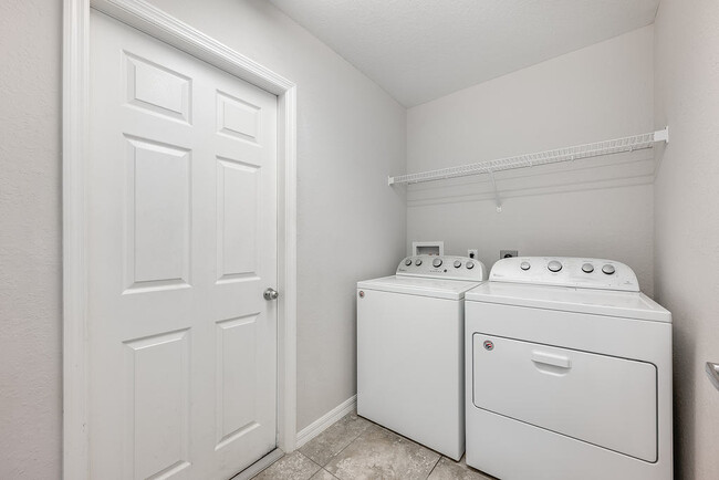 Building Photo - 304 Woods Landing Dr