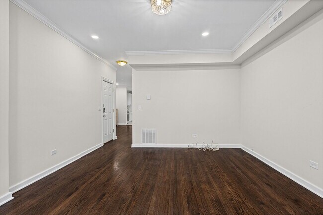 Building Photo - 1742 N Mayfield Ave