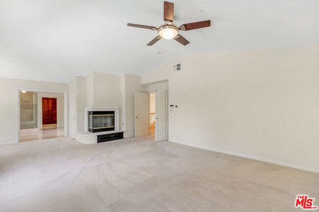 Building Photo - 24901 Vista Verenda