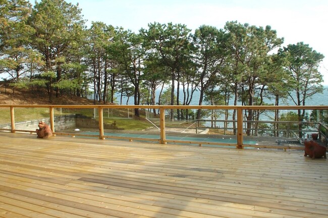 Building Photo - 32 S Beach Rd
