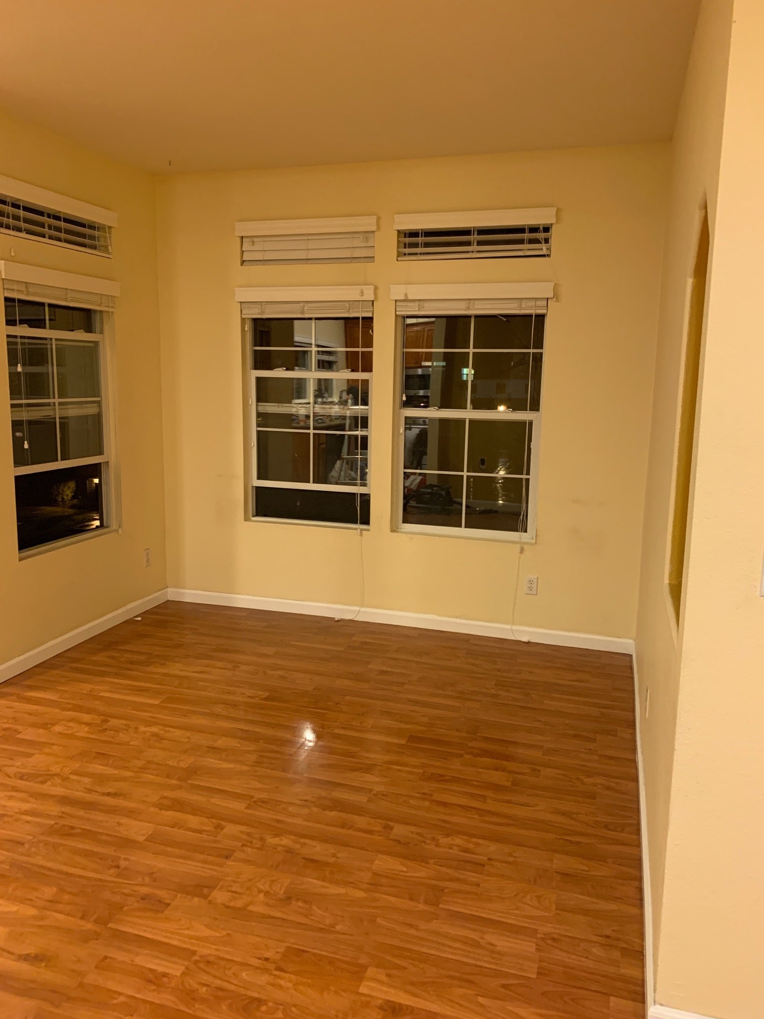 Family room - 3693 Dickenson Cmn