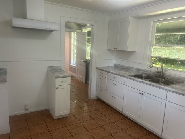 Building Photo - 1234 Boggan Dr