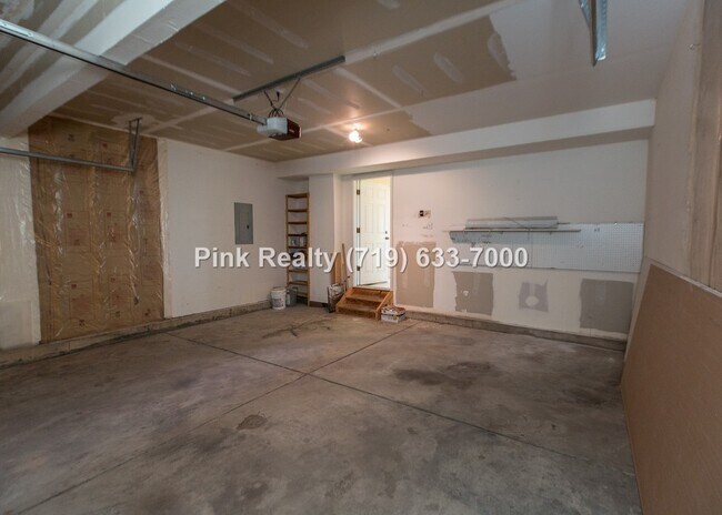 Building Photo - 985 Ridgebury Pl