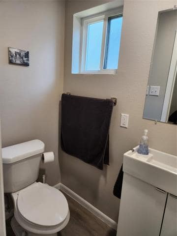 Building Photo - 511 Oakwood Ln