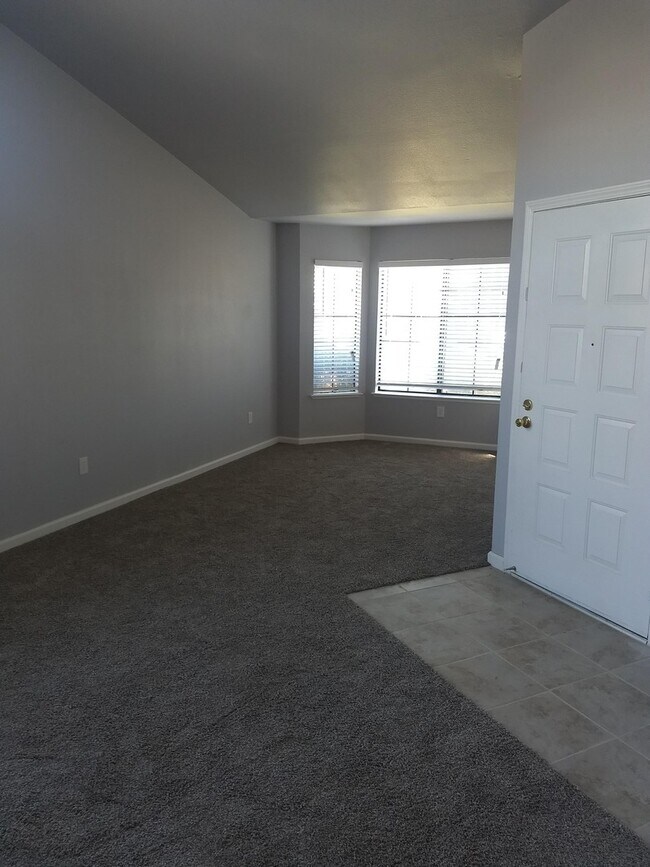 Building Photo - Updated 3 Bedroom Home