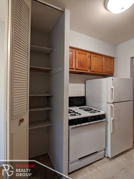 Building Photo - 502 W Briar Pl
