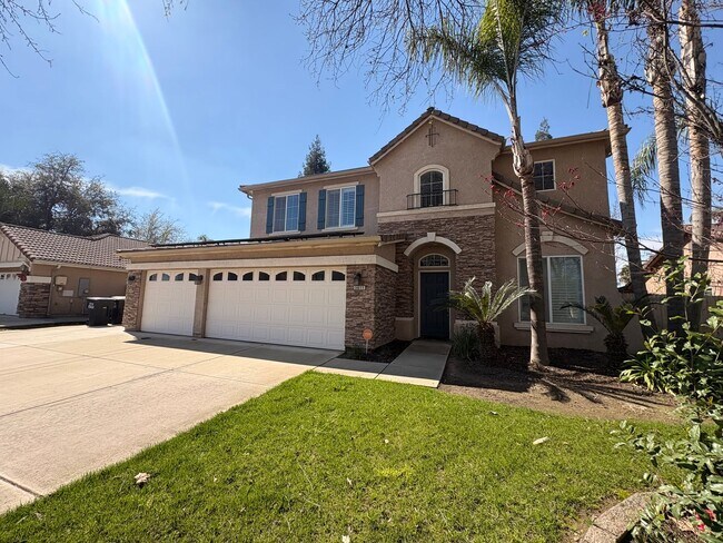Building Photo - Beautiful home for rent in Visalia!