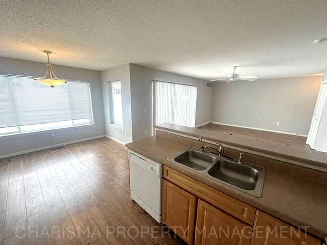 Building Photo - WALK IN LEVEL 2 BD, 1 BA CONDO WITH WOOD F...