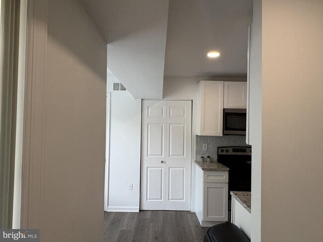 Building Photo - 9574 Jayhawk Terrace
