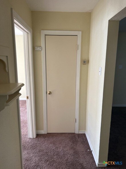 Building Photo - 515 W Kern Rd