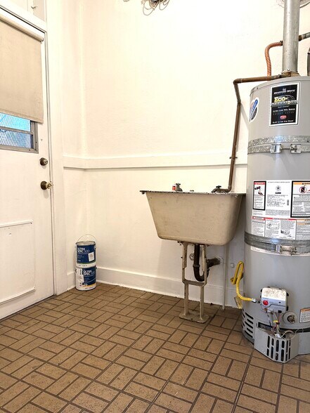 Utility Room - 1138 N Gardner St