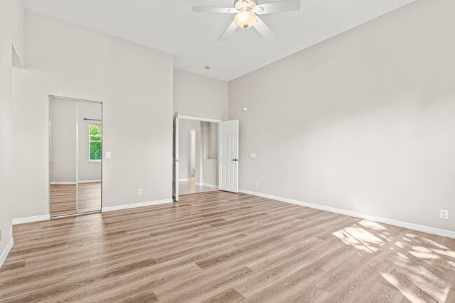 Building Photo - 1366 Crossbill Ct