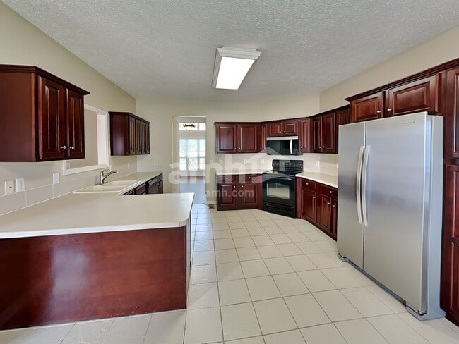 Building Photo - 210 Fox Hunt Ln