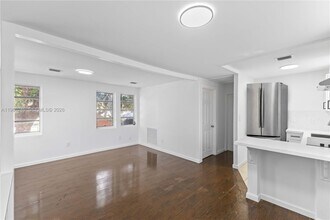 Building Photo - 1408 SW 19th Ter