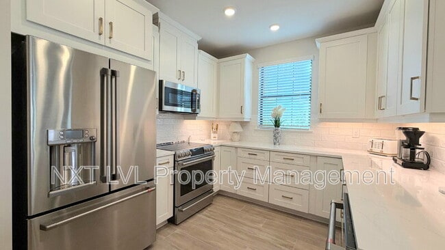 Building Photo - 15319 Lucerna St