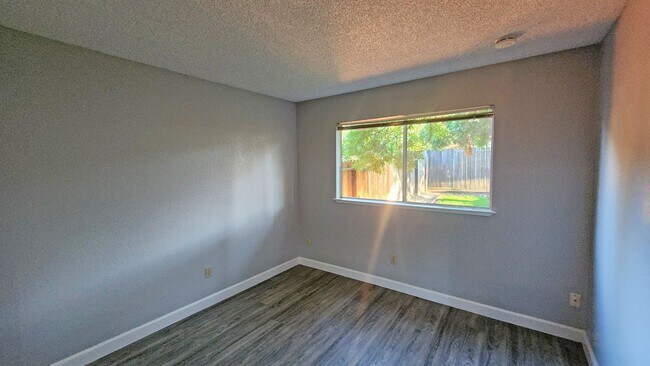 Building Photo - 2585 Duet Dr