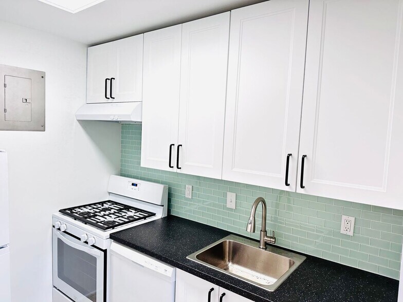 Building Photo - 8804 Bradford Rd