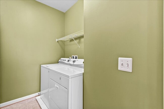 Building Photo - 3 Bed 3 Bath in 55+ Four Seasons Dumfries, VA