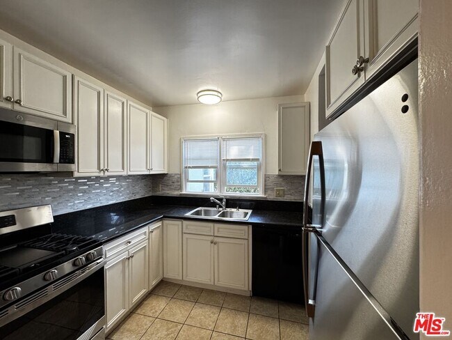Building Photo - 1242 Edris Dr