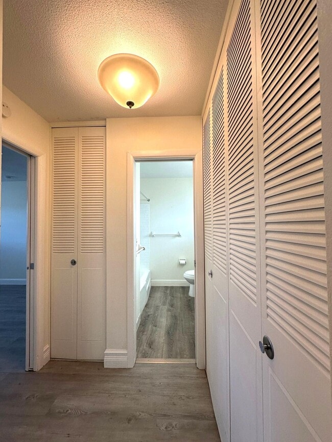 Building Photo - 2966 Ashley Dr E