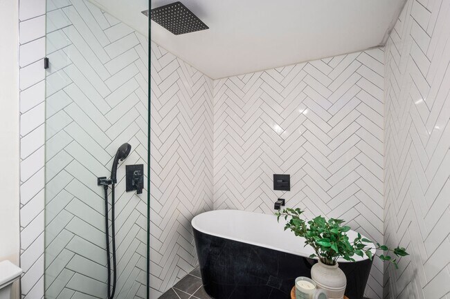 Building Photo - Redmond 4BD / 3BA Home with Central A/C on 3 Acres – Available Now