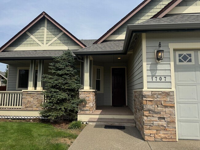 Building Photo - 1707 Ashford Way
