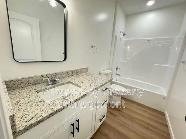 Building Photo - 3825 Mulberry Dr