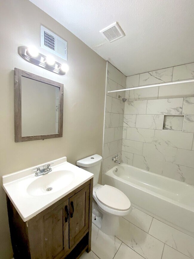 Building Photo - 3680 Moccasin Cove