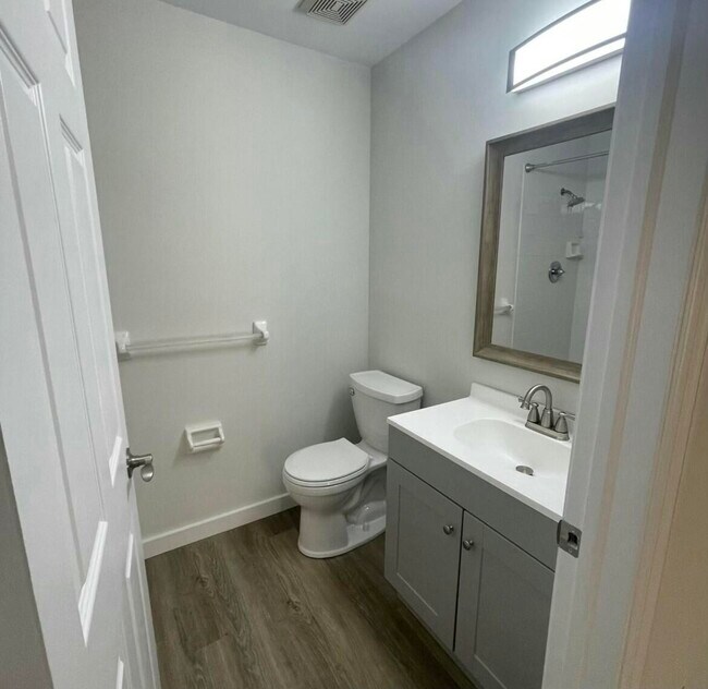 Building Photo - 1715 Wilkins Ave