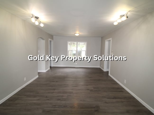 Building Photo - Attractive 2 BR 1 BA House with Garage and...