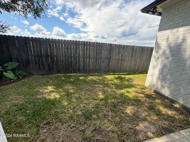 Building Photo - 216 Golden Cypress Dr