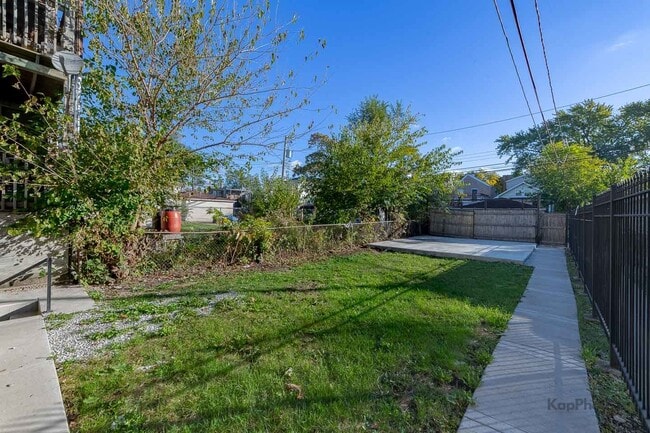 Building Photo - 527 N Ridgeway Ave