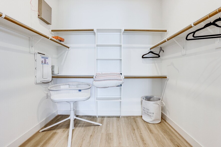 Building Photo - 2339 Eagle St