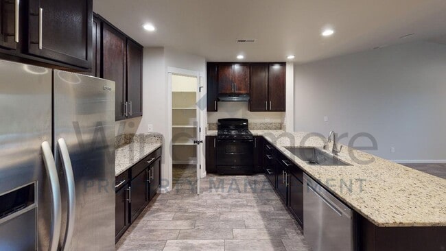 Building Photo - Evan41