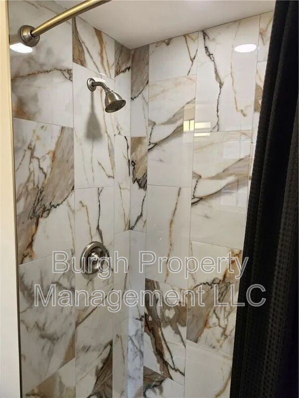 Building Photo - 331 Redwood St